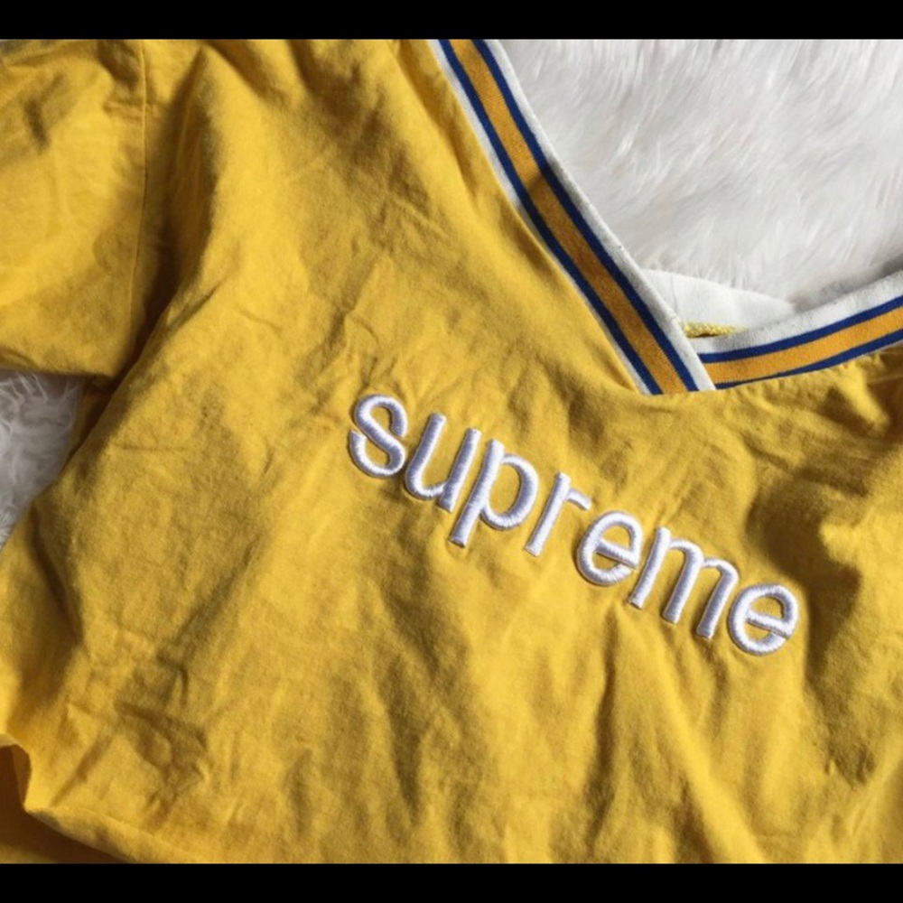 Crop top - Picture 2 of 3